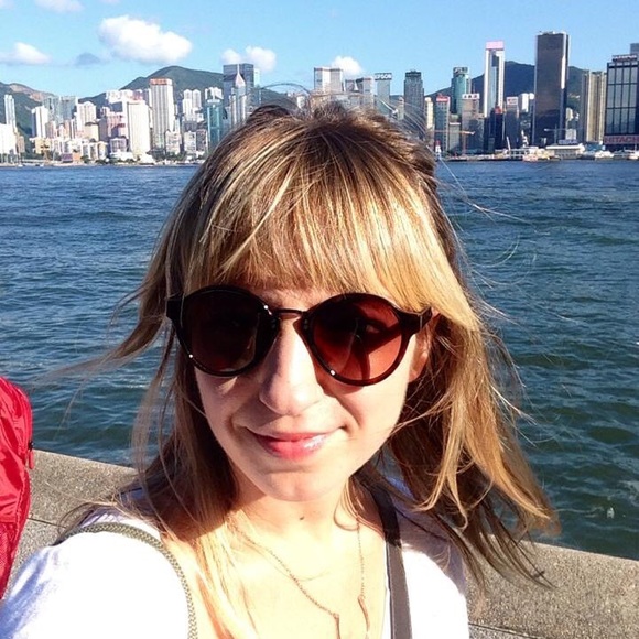 Meet your Posher, Emily - Picture 3 of 8